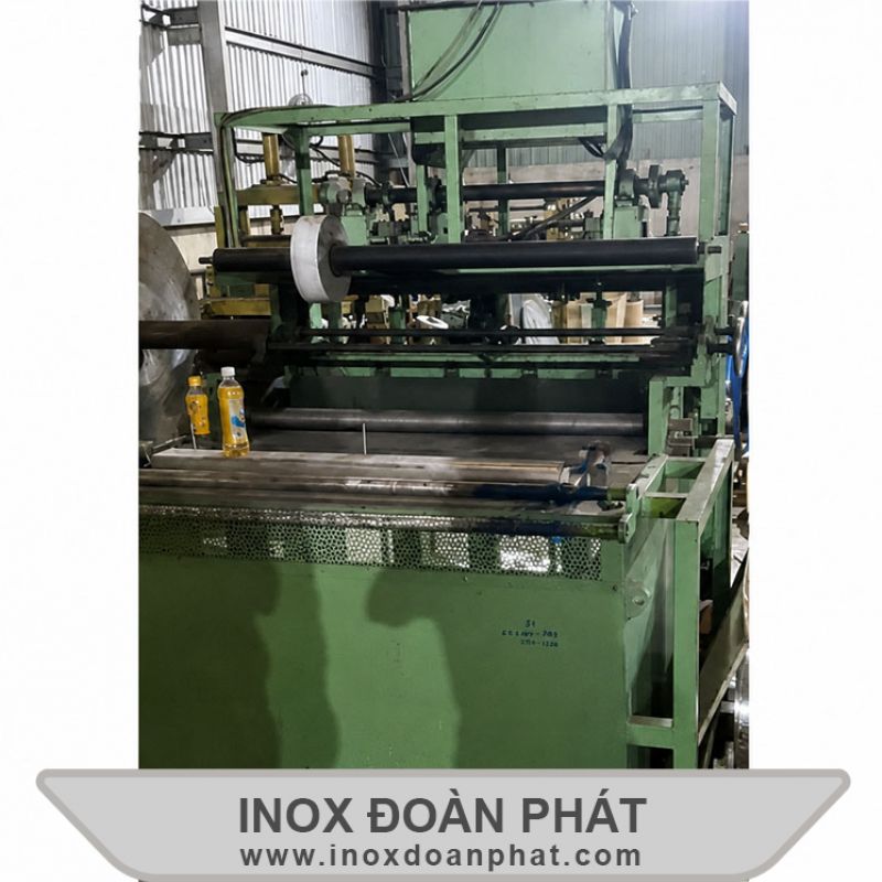 Xưởng gia công cắt, chặt, xẻ băng, chia cuộn inox theo yêu cầu